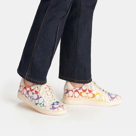 NWT Coach Outlet Clip Low Top Sneaker In Rainbow Signature Canvas Woman‘s - Picture 2 of 9